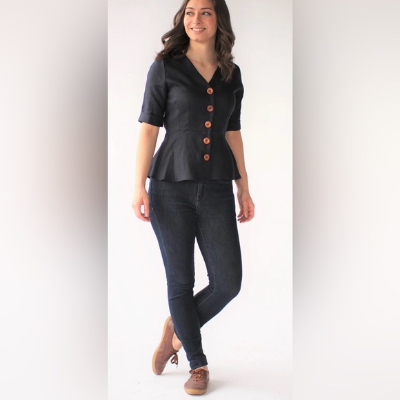 Buttoned peplum top 🇨🇦 - Picture 3 of 6